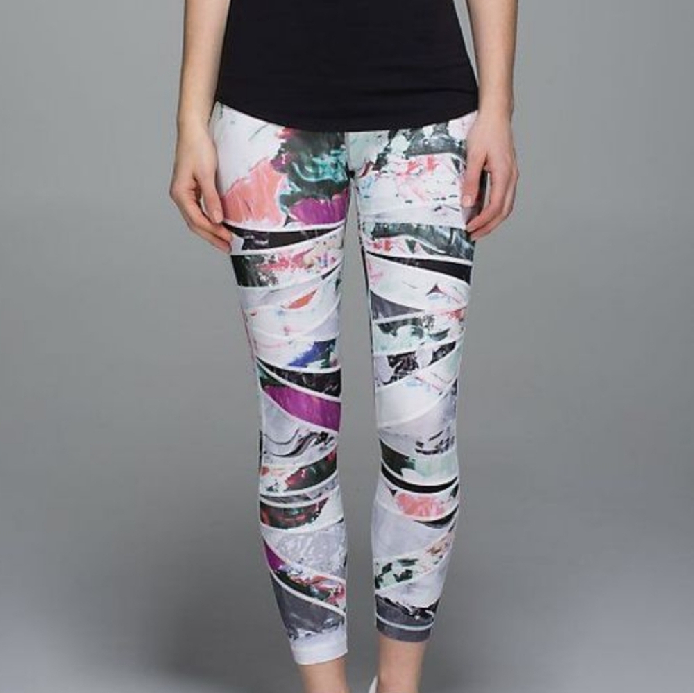 Lululemon High Times pigment waves Leggings. Size 4.  Like new